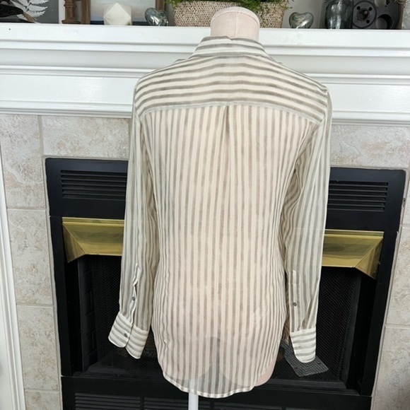 Madewell Button Down, Neutral Sheer Shirt with Chest Pockets - Picture 5 of 15